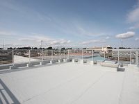 宮城県石巻市の「新・震災対応SS」2階屋上スペース（写真：JX日鉱日石エネルギー）　　　　　　　　　