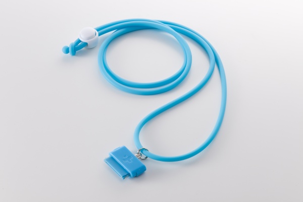 iPod/iPhoneのDockコネクタに装着すると首から提げて携帯できるストラップ「DockStrap One」