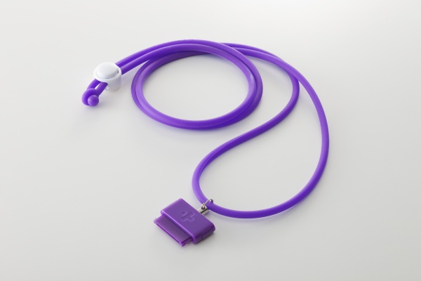 iPod/iPhoneのDockコネクタに装着すると首から提げて携帯できるストラップ「DockStrap One」