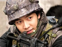 韓国MBCドラマ『ザ・キング2Hearts』の二人の主人公ハ・ジウォンとイ・スンギが、リアルな“市街戦訓練”シーンを撮影した。写真=キム·ジョンハクプロダクション