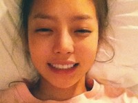 KARAのク・ハラが、すっぴんのおやすみショットを公開した。