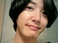 俳優のユン・サンヒョンがセルフショットを公開し、話題となった。