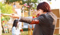 26日、待望の初放送を控えている2012年上半期の話題作『ラブレイン』のチャン・グンソクが、百発百中の名手ウィリアム・テルを再現したような姿を見せた。
