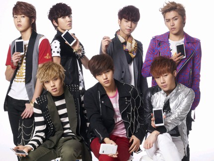 サムスンGalaxy Playerは26日、韓国男性アイドルグループINFINITE（インフィニット）メンバー達の声が入ったモーニングコールを公開した。