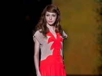 東京ランウェイのフィナーレを飾るジルスチュアート、ロベルト カヴァリに日本のトップモデル達が大集合