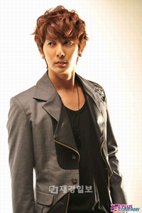 歌手で俳優のキム・ヒョンジュン（マンネ）が昨年に続き、今年も単独で日本ツアーコンサートに臨む。
