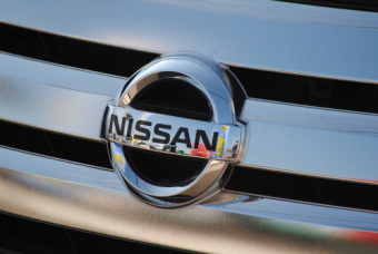 日産自動車＜７２０１＞（東１）は３０日、堅調な相場となり、朝方の８６８円（９円安）を下値に８７９円（２円高）と反発基調。