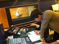 韓国MBCミュージック『その女作詞、その男作曲』で、女優のキム・ソウンとともに『神々の晩餐』のOST制作に挑戦している2PMのジュノが、レコーディングスタジオを公開した。