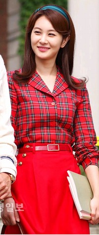 映画のような映像美に加え、BGM一つ一つまで70年代のレトロな感性をうまく表現し、人気を集めているKBS月火ドラマ『ラブレイン』で、ソン・ウンソの爽やかなレトロファッションが注目を集めている。