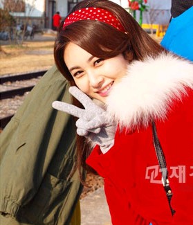 映画のような映像美に加え、BGM一つ一つまで70年代のレトロな感性をうまく表現し、人気を集めているKBS月火ドラマ『ラブレイン』で、ソン・ウンソの爽やかなレトロファッションが注目を集めている。