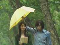 KBSドラマ『ラブレイン』で1970年代の美学生ソ・イナ役を熱演中のチャン・グンソクが、当時の紳士的な“マナーの手”を繊細に表現し注目を集めている。
