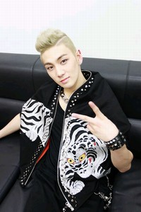 デビュー後、爆発的な人気を見せている韓国実力派男性ビジュアルグループ「NU'EST」(ニューイースト)の ベクホが、ガールズグループ「AFTERSCHOOL」(アフタースクール)ユイの熱い関心を受けていることが話題となっている。 デビュー後、爆発的な人気を見せている韓国実力派男性ビジュアルグループ「NU'EST」(ニューイースト)の ベクホが、ガールズグループ「AFTERSCHOOL」(アフタースクール)ユイの熱い関心を受けていることが話題となっている。