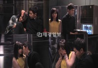 MBCドラマ『ザ・キング2Hearts』で、イ・スンギとハ・ジウォンのキスシーンが公開された。