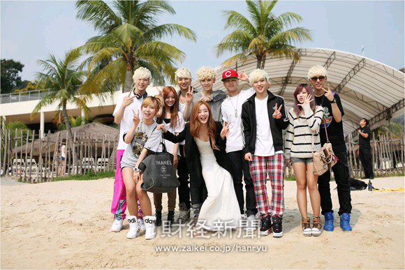 韓国人気ガールズグループSecret(シークレット)と大型新人男性グループB.A.P(ビーエイピー)の、初海外旅行のフレッシュな映像が放送される。
