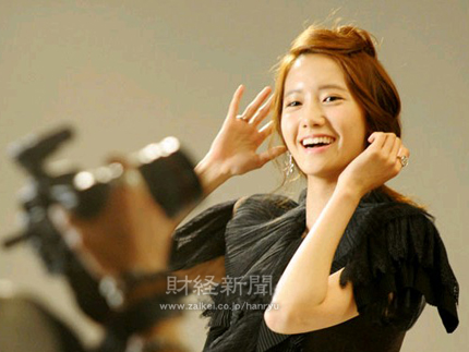 KBS月火ドラマ『ラブレイン』（演出ユン・ソクホ、脚本オ・スヨン、製作ユンスカラー）で少女時代ユナが劇中、「ファッションテロリスト」の鎧を脱ぎ棄ててファッションモデルへと変身し、話題を集めている。
