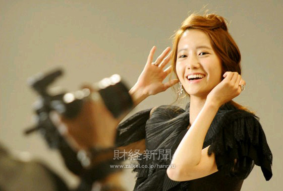 KBS月火ドラマ『ラブレイン』（演出ユン・ソクホ、脚本オ・スヨン、製作ユンスカラー）で少女時代ユナが劇中、「ファッションテロリスト」の鎧を脱ぎ棄ててファッションモデルへと変身し、話題を集めている。
