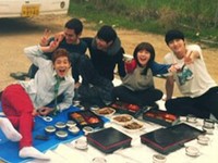韓国SBS水木ドラマ『屋根裏部屋の皇太子』で熱演を見せている女優のハン・ジミンが、共演者らとの撮影現場写真を公開し話題だ。写真=ハン·ジミンFacebook