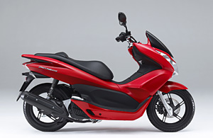 PCX150（ミレニアムレッド）（画像：ホンダ）