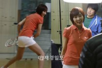 女優チョン・ユミが、爽やかで溌溂としたスカッシュルックでコートの妖精に変身した。 女優チョン・ユミが、爽やかで溌溂としたスカッシュルックでコートの妖精に変身した。