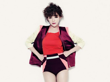 Brown Eyed Girls（ブラウン・アイド・ガールズ）のガインが、ファッション誌『InStyle（インスタイル）』のカメラの前に立った。