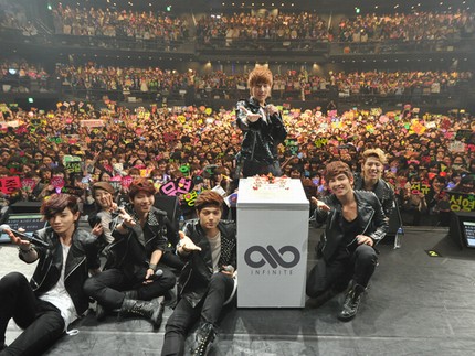韓国出身の男性7人組グループ・INFINITE(インフィニット)が25日、都内で日本2ndシングル｢Be Mine｣の発売記念イベントを行った。
