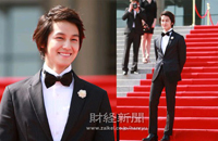 ユニセフ特別広報大使に抜擢された俳優のキム・ボムが、その撮影現場での写真を公開した。 ユニセフ特別広報大使に抜擢された俳優のキム・ボムが、その撮影現場での写真を公開した。