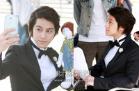 ユニセフ特別広報大使に抜擢された俳優のキム・ボムが、その撮影現場での写真を公開した。 ユニセフ特別広報大使に抜擢された俳優のキム・ボムが、その撮影現場での写真を公開した。