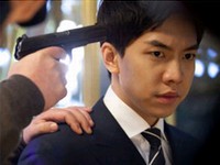 『ザ・キング2hearts』に出演中のイ・スンギが頭部に銃口を突きつけられるという絶体絶命の状態に視線が集中している。写真=キム・ジョンハクプロダクション