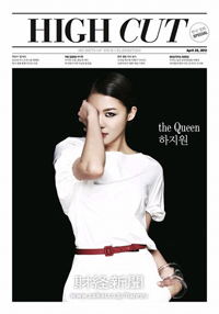 “千の顔を持つ女優”ハ・ジウォンが、新しいグラビアを披露し話題だ。