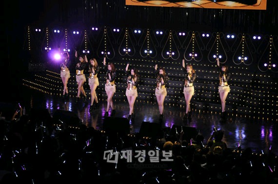 日本で初の単独コンサートツアーを行っているAFTERSCHOOLが、大阪公演を全世界に生中継するという。
