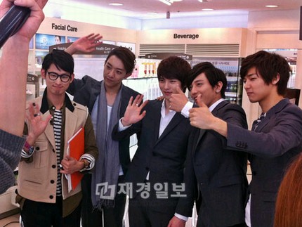 CNBLUEが、「プロジェクト・ランウェイ・コリア4」出身のデザイナーであるカン・ソンドのイメージモデルに選ばれた。