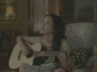 IU（アイユ）が、11日に発売するニューアルバム『二十歳の春』の自作曲『PEACH』のティーザー映像を公開した。
