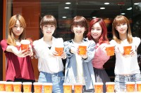 NINE MUSES、“カップ1杯の分かち合い”イベントで女神の微笑み