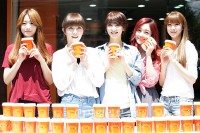 NINE MUSES、“カップ1杯の分かち合い”イベントで女神の微笑み