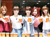 ガールズグループNINE MUSES（ナイン ミュージス）が“カップ1杯の分かち合い”イベントに参加した。