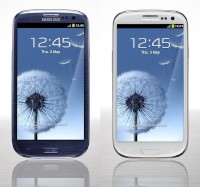 韓国のサムスン電子は3日、同社スマートフォン「GALAXY S」の最新モデル「GALAXY S3」を2012年のオリンピック開催地ロンドンで世界で初めて公開した。 韓国のサムスン電子は3日、同社スマートフォン「GALAXY S」の最新モデル「GALAXY S3」を2012年のオリンピック開催地ロンドンで世界で初めて公開した。