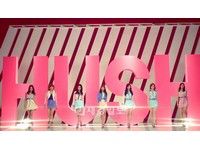 新曲の公開を直前に控えているガールズグループA Pink（エーピンク）が7日、1stアルバム「UNE ANNEE」のティーザー映像を公開した。