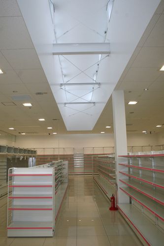 ハックドラッグ小塚店　店舗内（写真：大和ハウス工業）