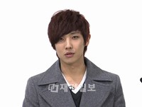 最近特にその溢れるタレント性で注目を浴びているMBLAQ（エムブラック）のジュンが、アイドルが選んだ“芸術アイドル”1位に選ばれた。 