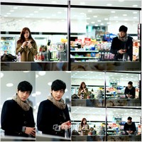 ドラマ『紳士の品格』主演の俳優チャン・ドンゴンと女優キム・ハヌルの、コンビニでの出会いのシーンが公開された。写真=ファエンダムピクチャーズ
ドラマ『紳士の品格』主演の俳優チャン・ドンゴンと女優キム・ハヌルの、コンビニでの出会いのシーンが公開された。写真=ファエンダムピクチャーズ