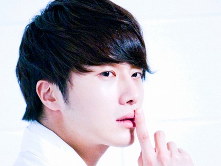 韓国の電気製品メーカー「フィリップス」が男子大学生を対象に「あなたが選ぶ美肌男子は？」というアンケート調査を行ったが、チョン・イル堂々の1位を獲得した。写真=マネジメントの森