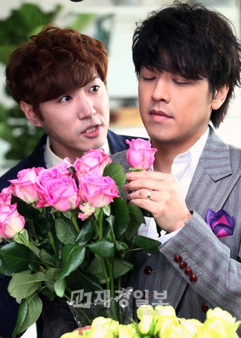 ドラマ『グッバイ女房』でリュ・シウォンとデニー・アンのお笑いコンビがギャグ満載の演技を披露している。写真=ヴェルディメディア
