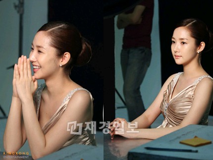 女優のパク・ミニョンが中国化粧品のモデルに抜擢された。
