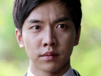 『ザ・キング2Hearts 』第16話では、ジェハ（イ・スンギ）が、母ヨンソン（ユン・ヨジョン）と婚約者ハンア（ハ・ジウォン）を拉致して‘退位’を要求するボング（ユン・ジェムン）の脅迫に、愛する人を失うかも知れぬ恐怖にかられ嗚咽する場面が描かれた。