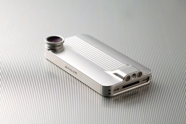 フォー・ナウは、レーシングカー&インダストリアルデザイナーの由良拓也氏がデザイン、制作したジュラルミン削り出しiPhoneケース「Mooncraft ジュラルミンユニット for iPhone」を16日からmobilefun.jp(http://mobilefun.jp/)で発売する。初回生産数は限定50個で価格は29,800円。 フォー・ナウは、レーシングカー&インダストリアルデザイナーの由良拓也氏がデザイン、制作したジュラルミン削り出しiPhoneケース「Mooncraft ジュラルミンユニット for iPhone」を16日からmobilefun.jp(http://mobilefun.jp/)で発売する。初回生産数は限定50個で価格は29,800円。