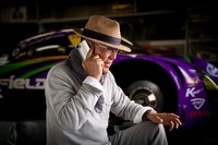 フォー・ナウは、レーシングカー&インダストリアルデザイナーの由良拓也氏がデザイン、制作したジュラルミン削り出しiPhoneケース「Mooncraft ジュラルミンユニット for iPhone」を16日からmobilefun.jp(http://mobilefun.jp/)で発売する。初回生産数は限定50個で価格は29,800円。 フォー・ナウは、レーシングカー&インダストリアルデザイナーの由良拓也氏がデザイン、制作したジュラルミン削り出しiPhoneケース「Mooncraft ジュラルミンユニット for iPhone」を16日からmobilefun.jp(http://mobilefun.jp/)で発売する。初回生産数は限定50個で価格は29,800円。