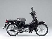 スーパーカブ50(パールプロキオンブラック)(写真:ホンダ) スーパーカブ50(パールプロキオンブラック)(写真:ホンダ)