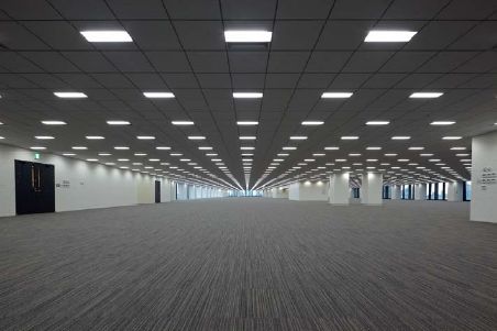 「新宿イーストサイドスクエア」内観（写真：日本土地建物）