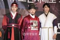 新ドラマ『Dr.JIN』制作発表会 キム・ジェジュン(JYJ)、イ・ボムス、ソン・スンホン(18) 新ドラマ『Dr.JIN』制作発表会 キム・ジェジュン(JYJ)、イ・ボムス、ソン・スンホン(18)