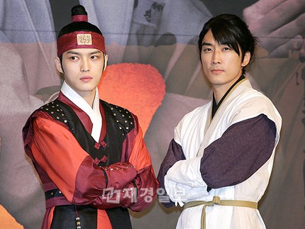 韓国MBC週末特別企画『Dr.JIN』(演出:ハン・ヒ/作家ハン・ジフン、チョン・ヒョンジン)の製作発表会が17日午後、ソウル小公洞ロッテホテル・クリスタルボールルームで開かれた。
